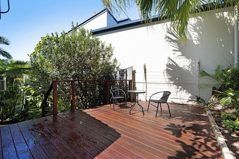 THE VIEW, TUGUN - 4 Bedrooms - Sea Views - Private Heated Pool - Stayed 1