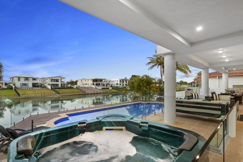 The White House GC Waterfront Home Cinema Jacuzzi Heated Pool - Stayed 3
