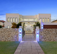 The White House GC Waterfront Home Cinema Jacuzzi Heated Pool - Stayed