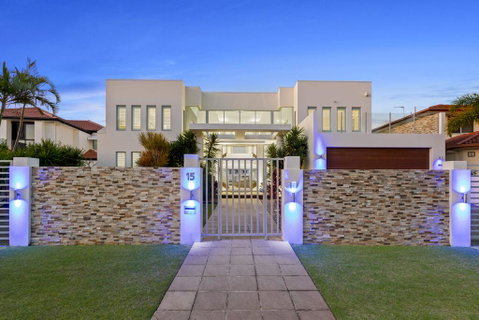The White House GC Waterfront Home Cinema Jacuzzi Heated Pool - Stayed 0