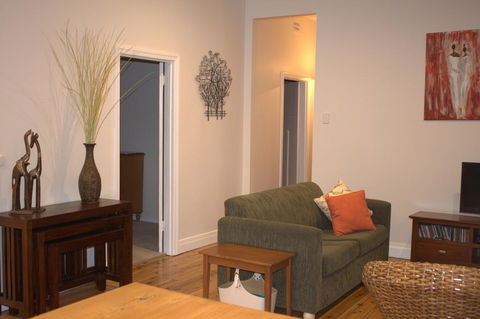 The Yellow Daisy - Stayed 3