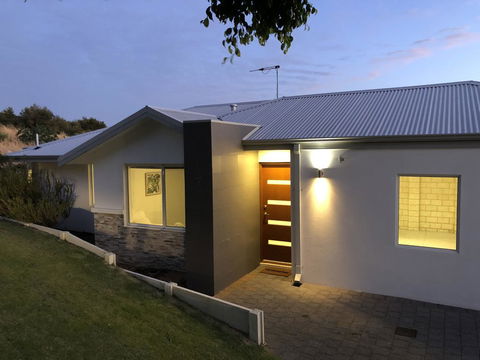 Three Bedroom, Two Bathroom Family Home - Stayed 0