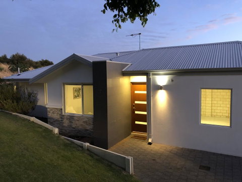Three Bedroom, Two Bathroom Family Home - Stays Accommodation 0