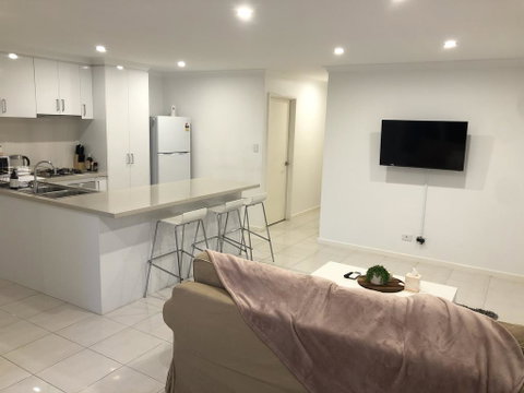 Three Bedroom, Two Bathroom Family Home - Stays Accommodation 1