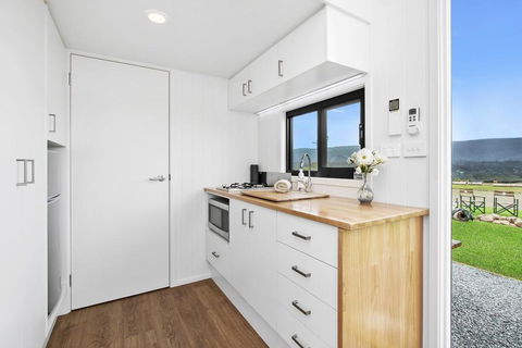 TINY HOME......BIG Views - Stays Accommodation 3