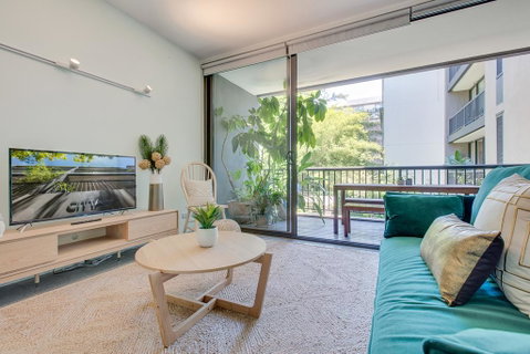 Tranquil Contemporary Hideaway In Hippest Area - Stayed 0