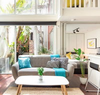 Trendy Loft Near Smith St. with Cosy Courtyard and Parking