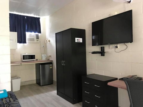 Tropical City Motor Inn - Stayed 1