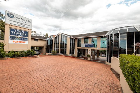 Twin Towers Inn - Stayed 3