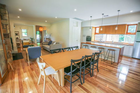 Two Oaks - Stayed 1