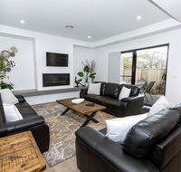 TWO TEN Sleeps 10 Luxury CBD Accommodation - Stayed