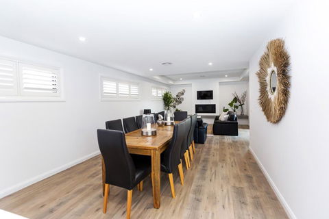 TWO TEN Sleeps 10! Luxury CBD Accommodation - Stayed 1