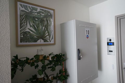 U201 Brunswick Living Brand New Deluxe Balcony Upper Floor Apartment Close To Airport And CBD - Stayed 2