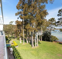 Unit 1 44 Danalene Pde fantastic waterfront property with air con - Stays Accommodation
