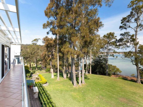 Unit 1 44 Danalene Pde Fantastic Waterfront Property With Air Con - Stayed 0