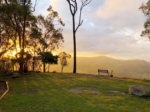 Valley View Luxury Retreat - Stays Accommodation 1