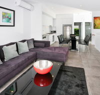 Views from Red Hill - Modern and Spacious Split-Level Executive 3BR Red Hill Apartment Close to CBD - Stays Accommodation