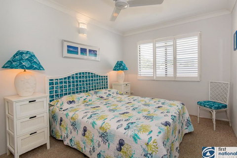 VIEWS VIEWS VIEWS! Front Top Floor Waterfront Unit - Chnook Apartments South Esp, Bongaree - Stays Accommodation 2