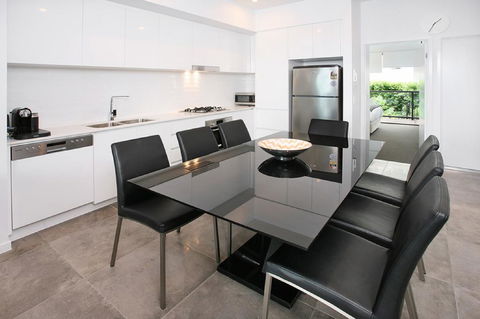 Views From Red Hill - Modern And Spacious Split-Level Executive 3BR Red Hill Apartment Close To CBD - Stayed 1