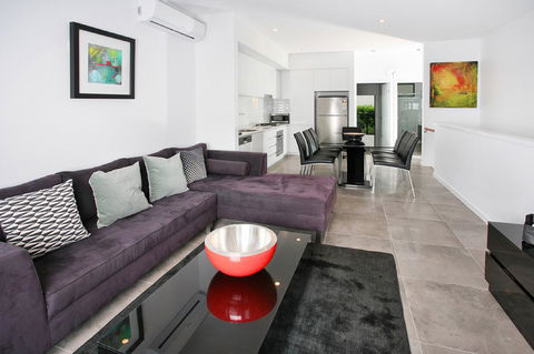 Views From Red Hill - Modern And Spacious Split-Level Executive 3BR Red Hill Apartment Close To CBD - Stayed 0