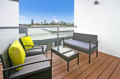 Views From Red Hill - Modern And Spacious Split-Level Executive 3BR Red Hill Apartment Close To CBD - Stayed 2