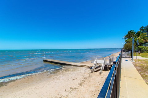 Views, Pool, Air Conditioning - Karoonda Sands Welsby Pde, Bongaree - Stays Accommodation 3