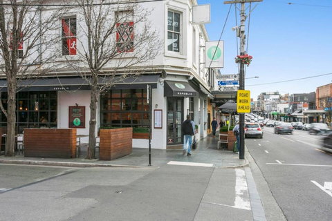 Walk To The MCG, The Tan, Botanic Gardens & Train - Stayed 3