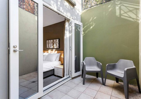 Walk To The MCG, The Tan, Botanic Gardens & Train - Stayed 2