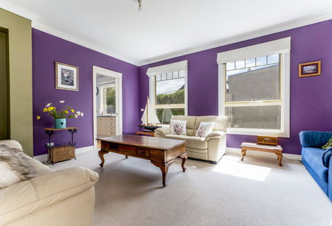 WALKIN ON SUNSHINE - STROLL TO BEACH BREAK - Stayed 3