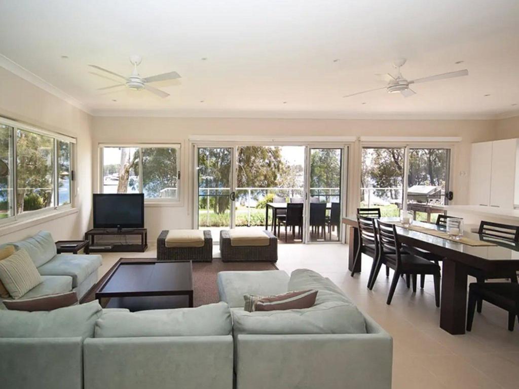 Wangi Wangi NSW Stays Accommodation