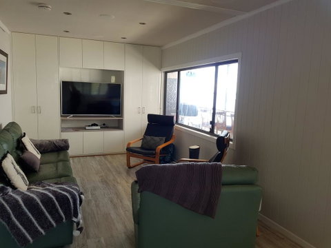 Waterfront 2 Bed Luxury Apartment In Corlette, Port Stephens - Sleeps 4 - Stayed 2