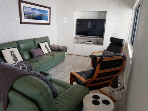 Waterfront 2 Bed Luxury Apartment In Corlette, Port Stephens - Sleeps 4 - Stayed 1