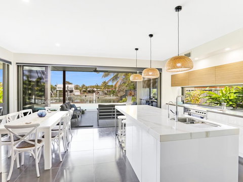 WATERFRONT HOME BORDERING MOOLOOLABA - Stayed 3