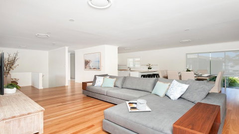 Waterfront Serenity - Luxury Home With Grand Views - Stayed 1