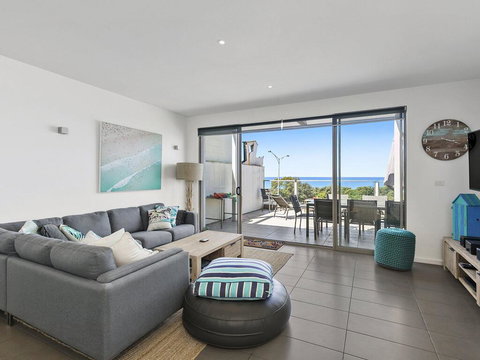 WATERFRONT SEVEN - In The Heart Of Lorne - Stayed 0
