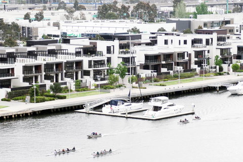 Auzzie Apartments Docklands, Melbourne - Stays Accommodation 8