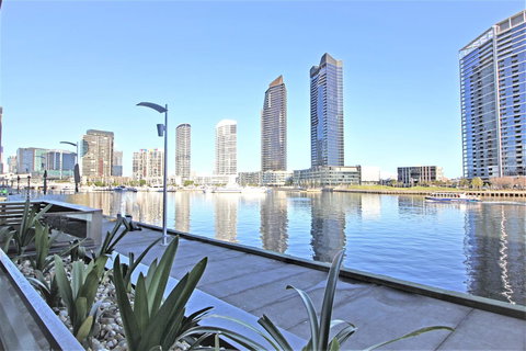 Auzzie Apartments Docklands, Melbourne - Stays Accommodation 13