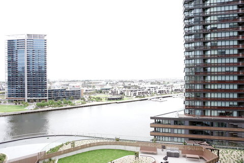 Auzzie Apartments Docklands, Melbourne - Stays Accommodation 6