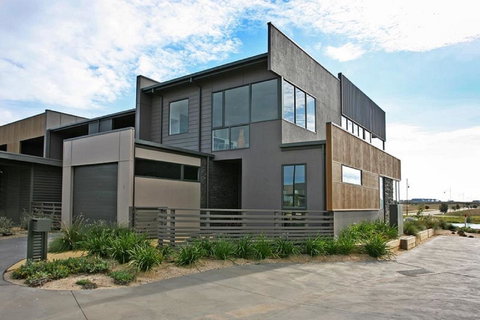 1 Pebble Place - Stayed 1