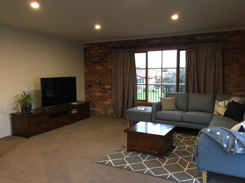 Bricks And Roses - Stayed 11