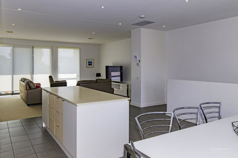 Torquay Golf Retreats - Pool, Beach, Tennis, Golf - Stays Accommodation 3
