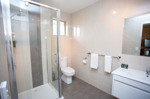 Blue Whale Motor Inn & Apartments - Stayed 15