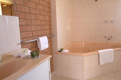 Blue Whale Motor Inn & Apartments - Stayed 19