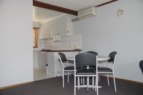 Blue Whale Motor Inn & Apartments - Stayed 28