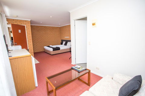 Blue Whale Motor Inn & Apartments - Stayed 8