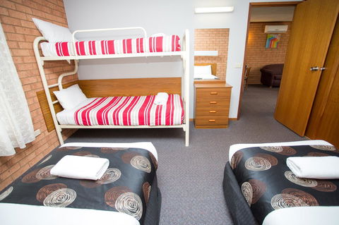 Blue Whale Motor Inn & Apartments - Stayed 14