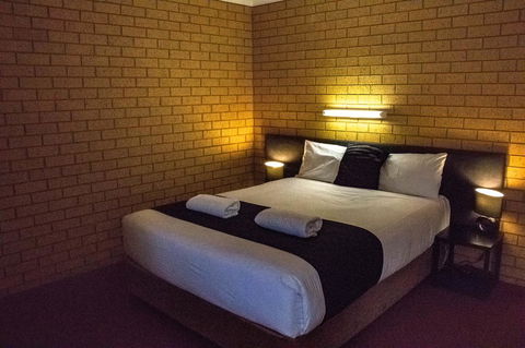 Blue Whale Motor Inn & Apartments - Stayed 10