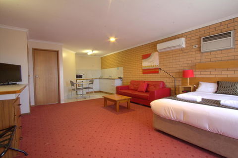 Blue Whale Motor Inn & Apartments - Stayed 17