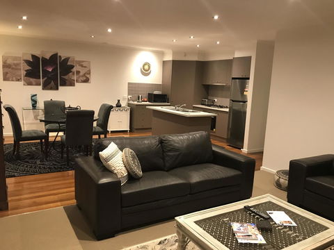 Black Lotus Townhouse - Stayed 3