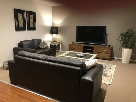 Black Lotus Townhouse - Stayed 7